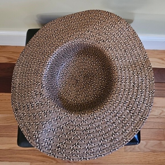 Ladies Sun Hat with a black ribbon - Picture 4 of 4